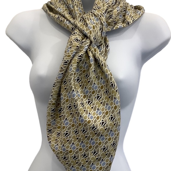 Kim Young Joo Scarf - Picture 2 of 5